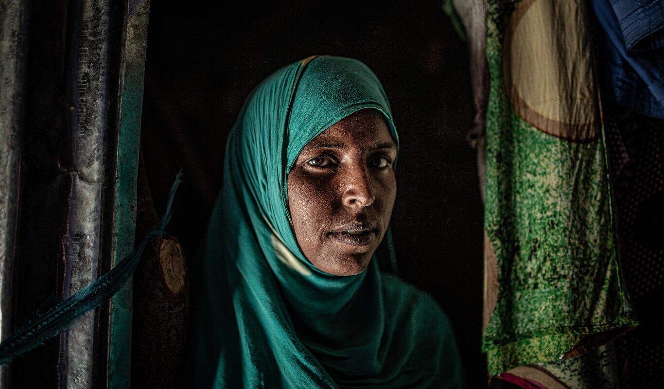 Kawsar Omer Abdi lives in Harshin District south of Jijiga. She is 30, has been married for 12 years, and has six children. Credit: Pablo Tosco / Oxfam.