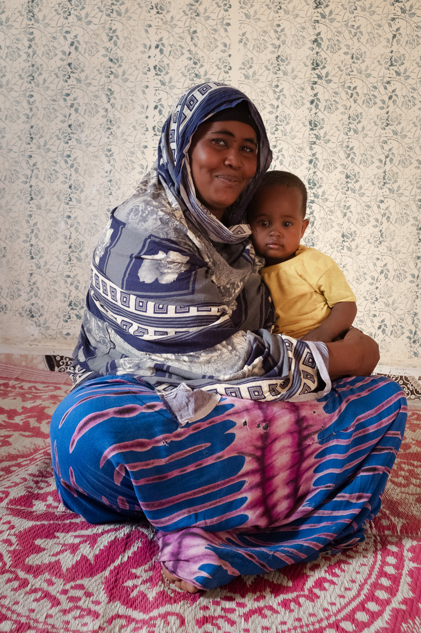 Fatuma and her young child attend a community preparedness meeting. Photo: Caroline Leal/Oxfam