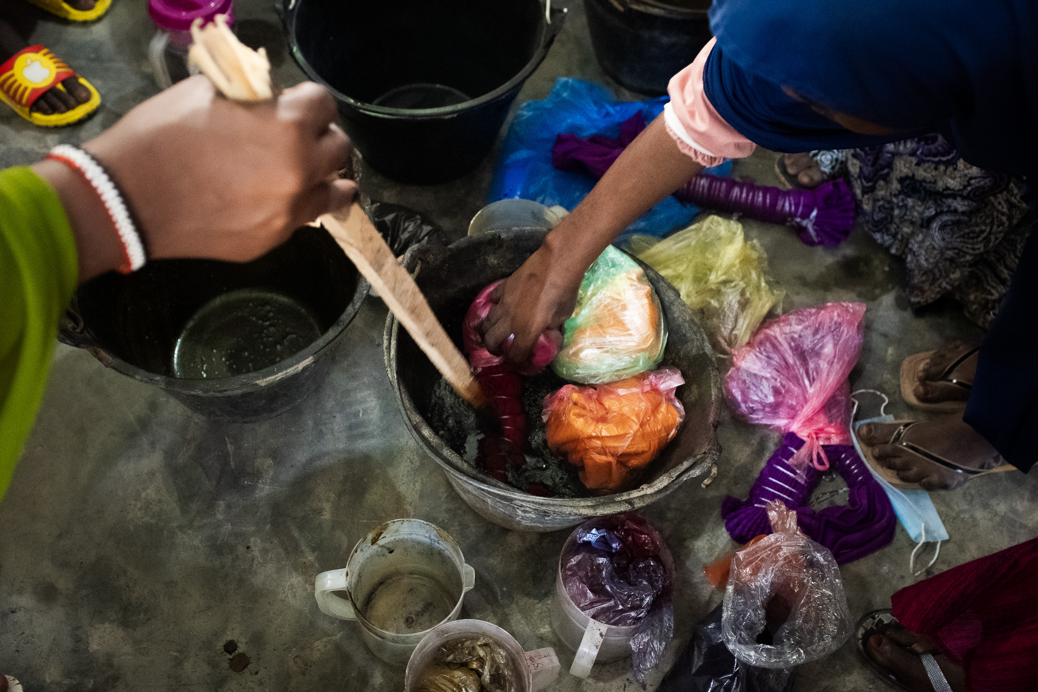 Students mix dye at SSWC's skills-training centre. Photo: Caroline Leal/Oxfam